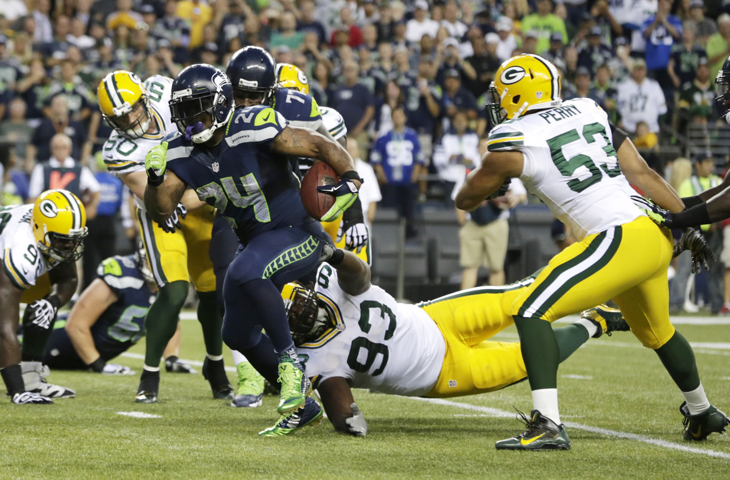 Seattle Seahawks running back Marshawn Lynch, left, runs for a touchdown against the Green Bay Packers in the second half of an NFL football game, Thursday, Sept. 4, 2014, in Seattle.