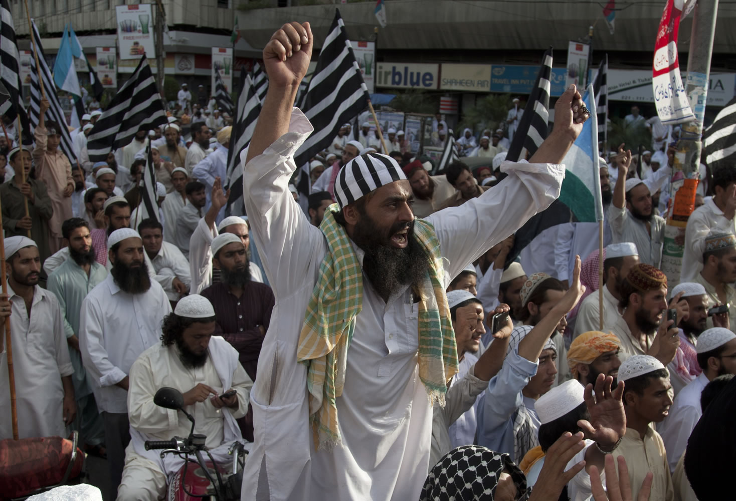 Supporters of Pakistani religious party Jamiat Ulema-e-Islam attend pro-government rally in Karachi, Pakistan, on Friday.