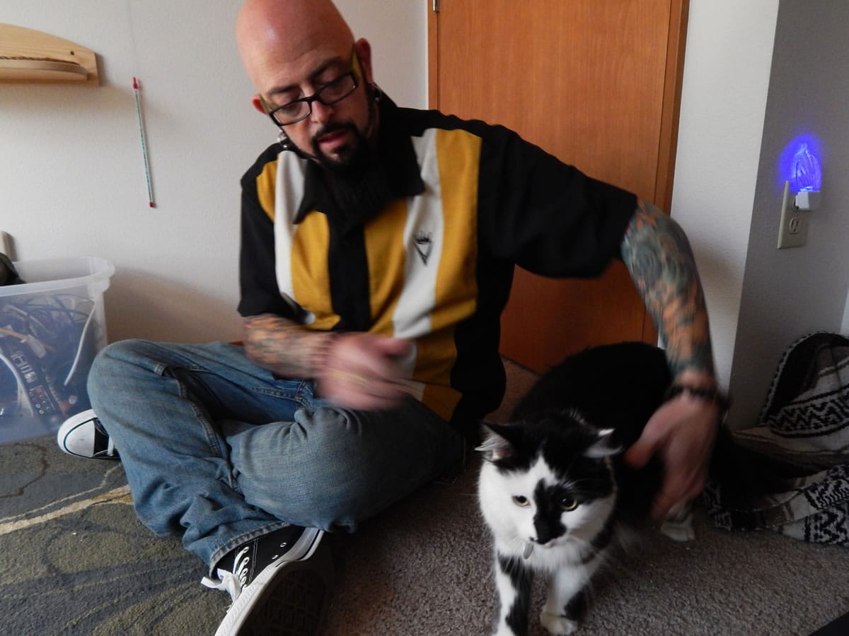Jackson Galaxy, host of Animal Planet's &quot;My Cat From Hell,&quot; with a cat named Lux in Portland.