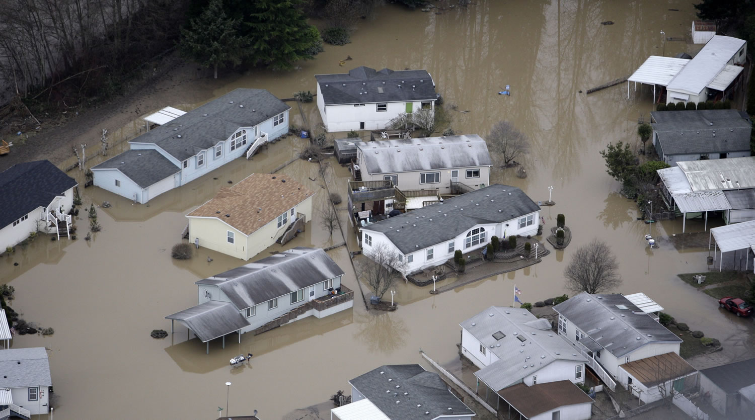 Flood waters surround homes in Orting in January 2009.