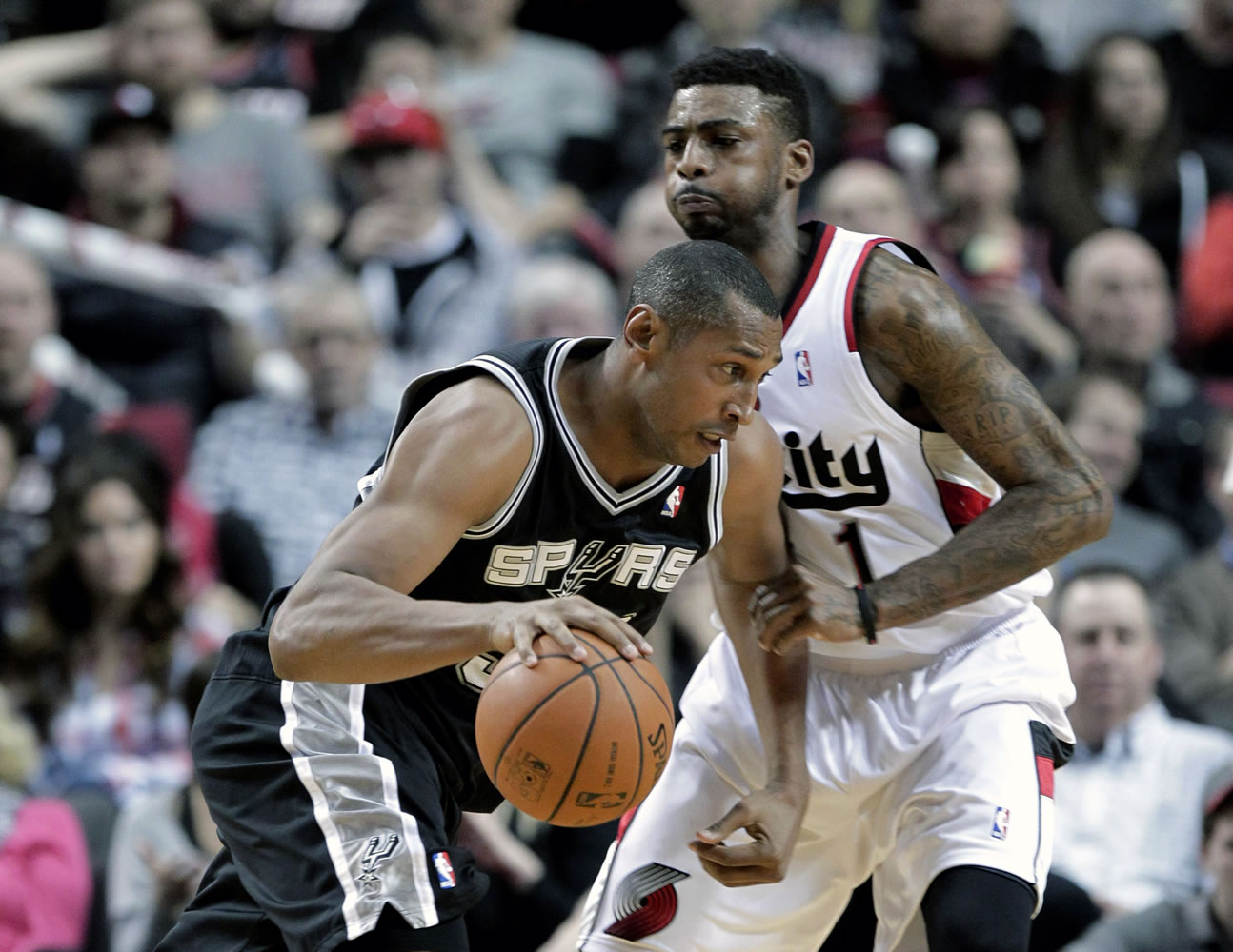 Mills has 29 and Spurs edge Blazers