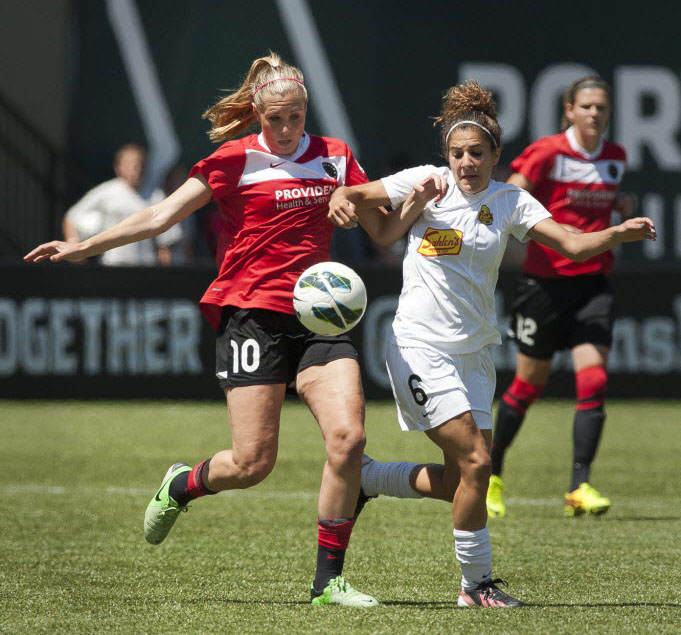 Midfielder Allie Long (10) is one of eight returning players to the Portland Thorns roster this year.