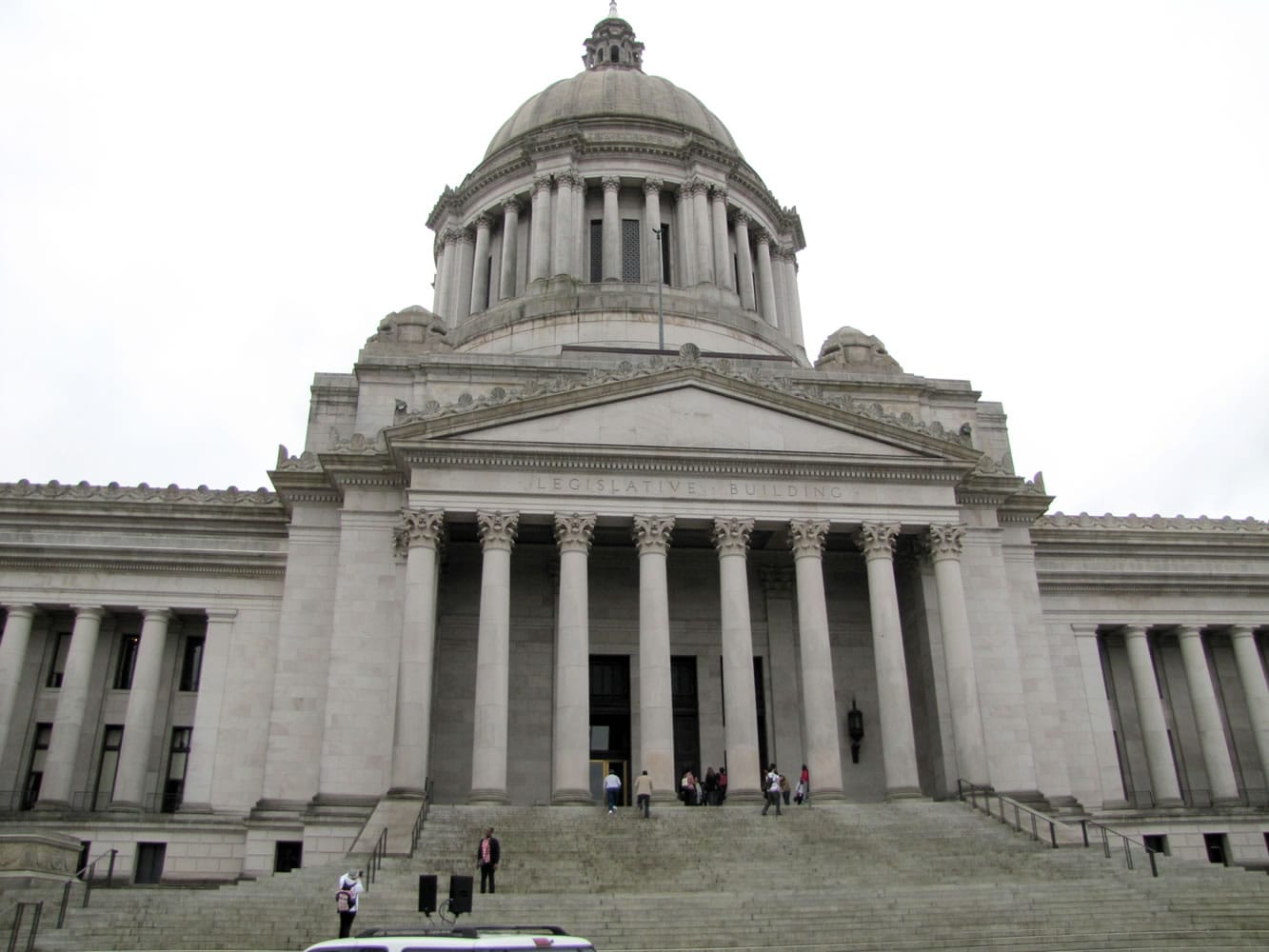 The legislative building in Olympia houses the Senate and House chambers.