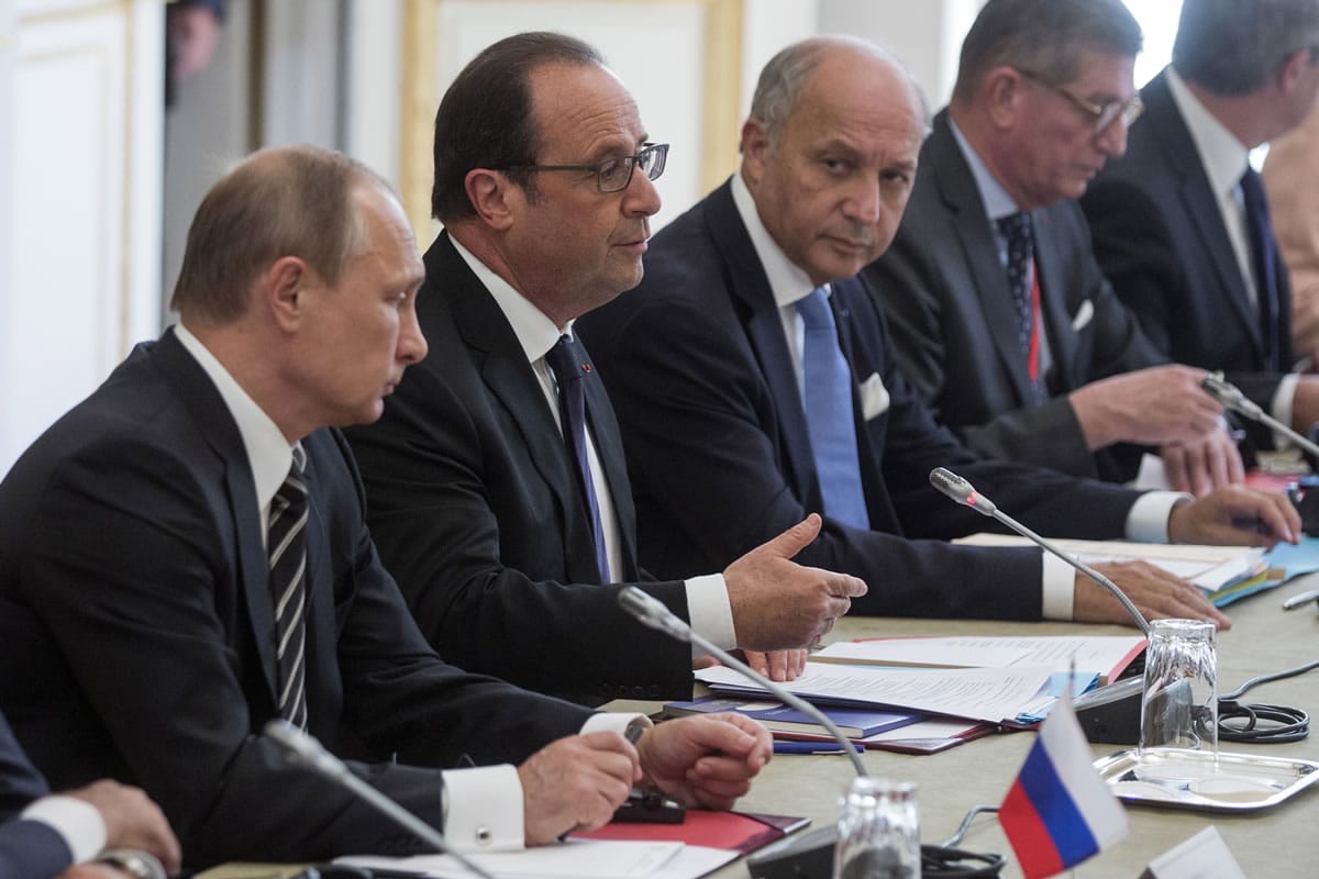 Russian President Vladimir Putin, left, and French President Francois Hollande, 2nd left, attend a meeting with German Chancellor Angela Merkel and Ukrainian President Petro Poroshenko at the Elysee Palace in Paris, France, Friday, Oct. 2, 2015, in a revived European push to bring peace to eastern Ukraine. The long-awaited summit in Paris on Friday is being overshadowed by international concerns about Russia&#039;s military intervention in Syria this week.