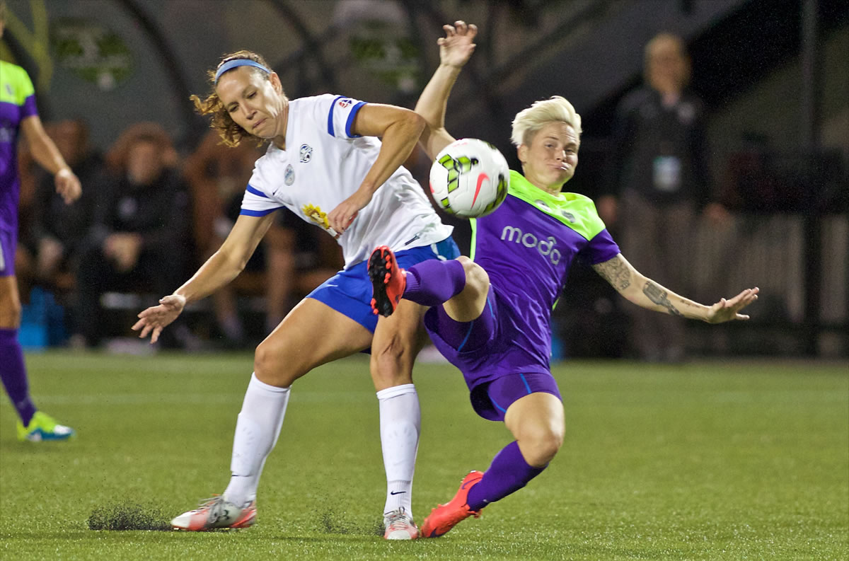 FC Kansas City midfielder Lauren Holiday, left, and Seattle Reign FC midfielder Jessica Fishlock collide during the first half of the NWSL soccer championship match in Portland, Ore., Thursday, Oct. 1, 2015.