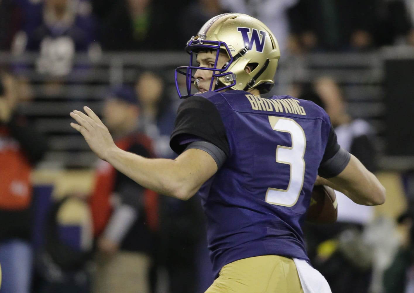 Washington quarterback Jake Browning passes against Oregon in the first half Saturday, Oct. 17, 2015, in Seattle. (AP Photo/Ted S.