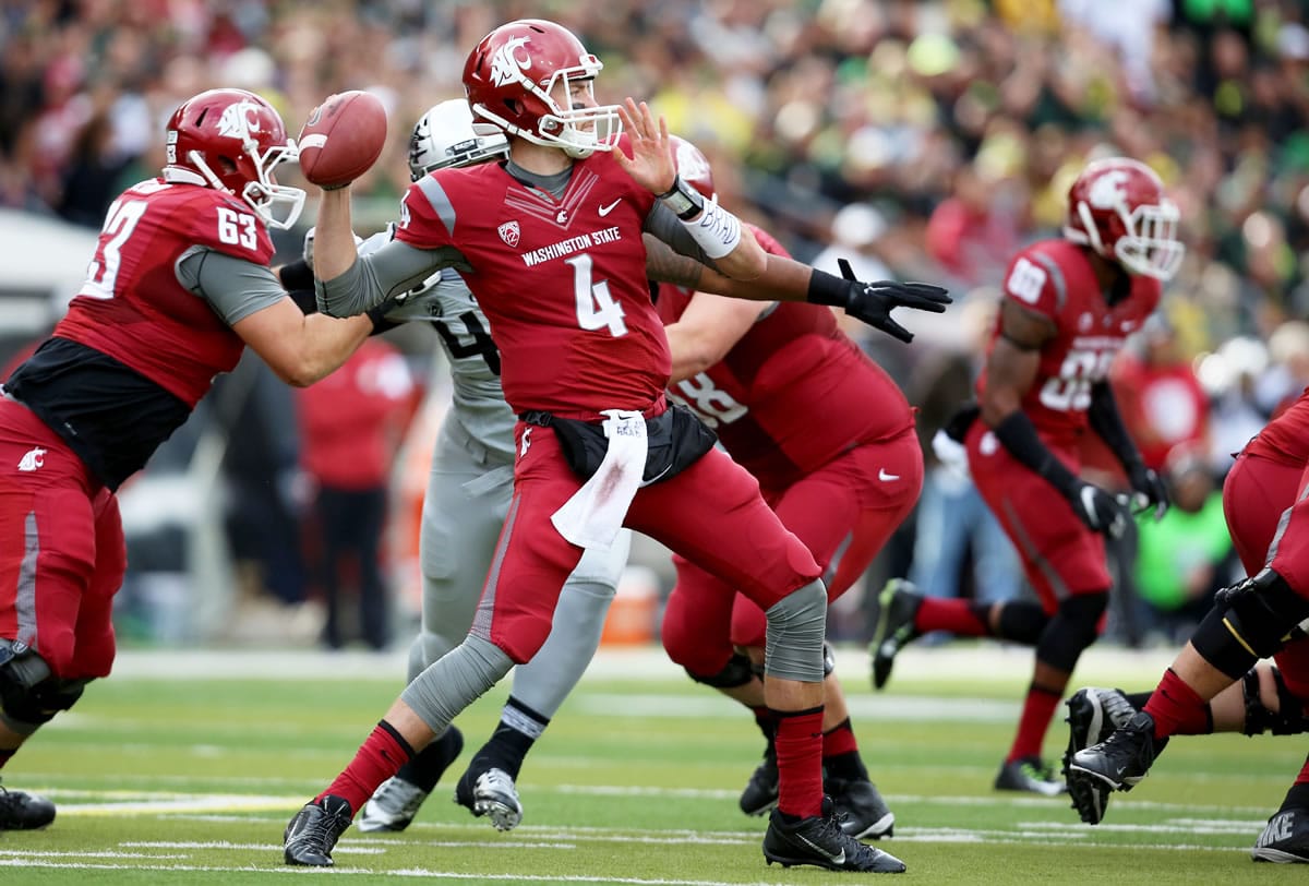 Washington State quarterback Luke Falk (4) looks to throw the football during the first half of an NCAA college football game against Oregon Saturday, Oct. 10, 2015, in Eugene, Ore.
