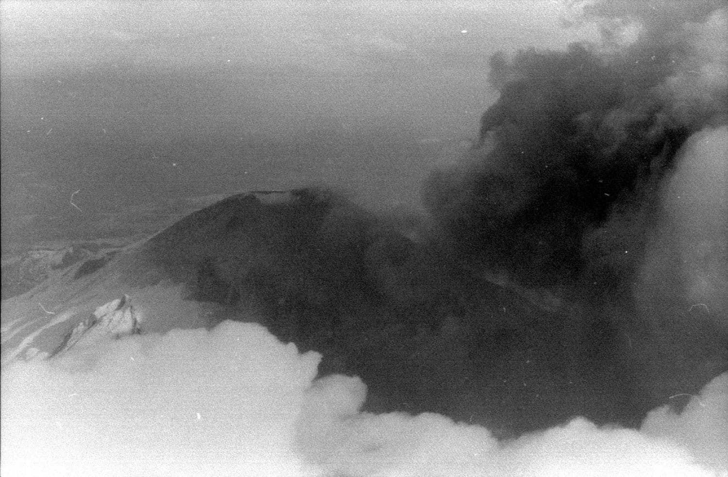A plume rises from Mount St. Helens in early April 1980.