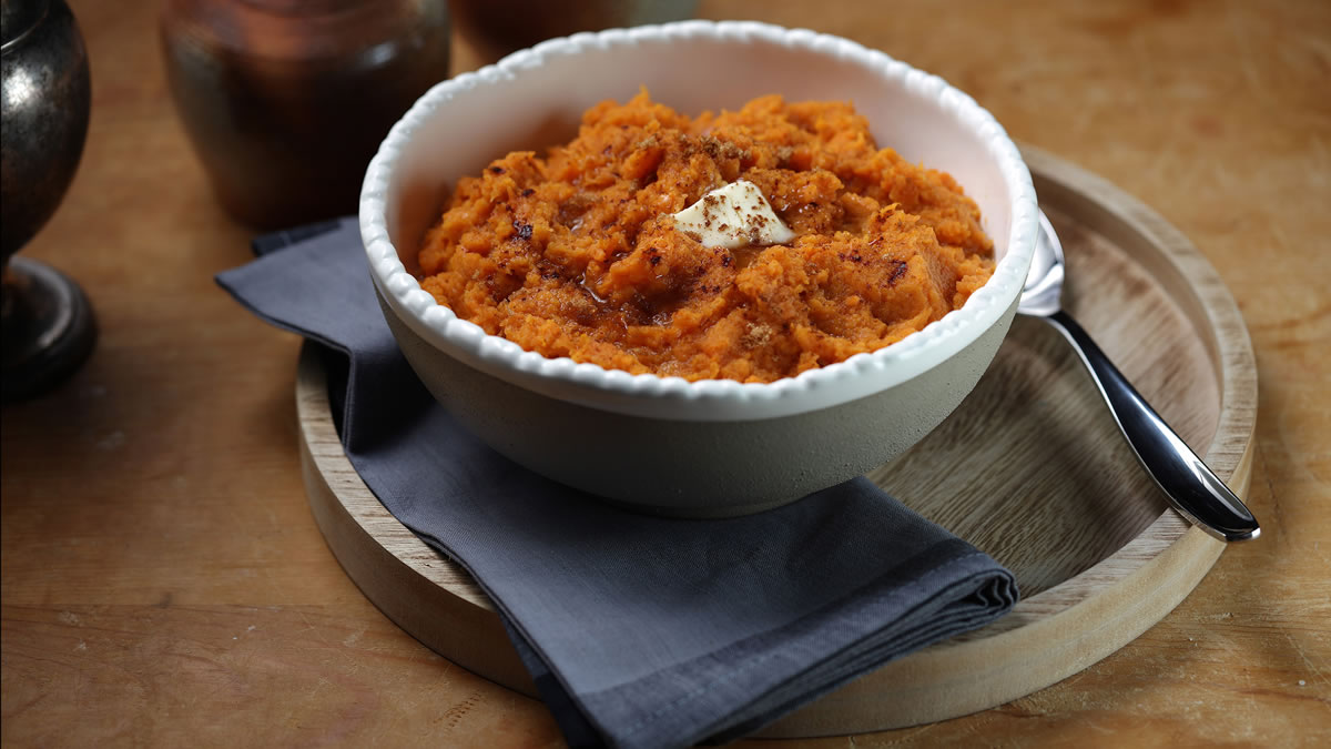 Sweet potatoes are cooked with a strong flavor lineup. (E.