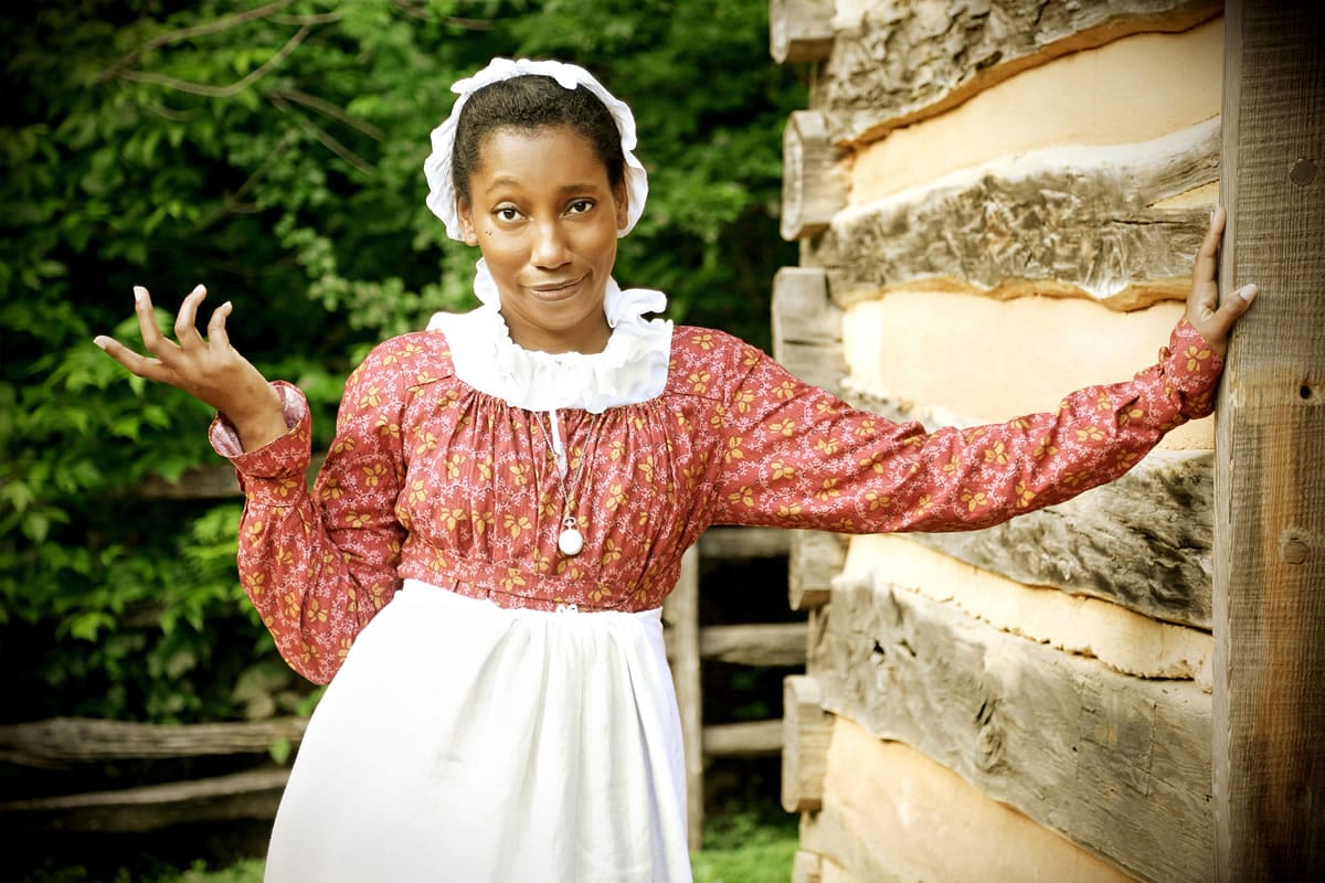 Azie Dungey portrays Lizzie Mae, a housemaid on George Washington's estate, in the Web series &quot;Ask a Slave.&quot;