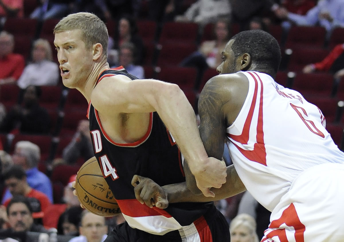 Portland Trail Blazers&#039; Mason Plumlee (24) tries to fend off Houston Rockets&#039; Terrence Jones (6) in the first half of an NBA basketball game Wednesday, Nov. 18, 2015, in Houston.