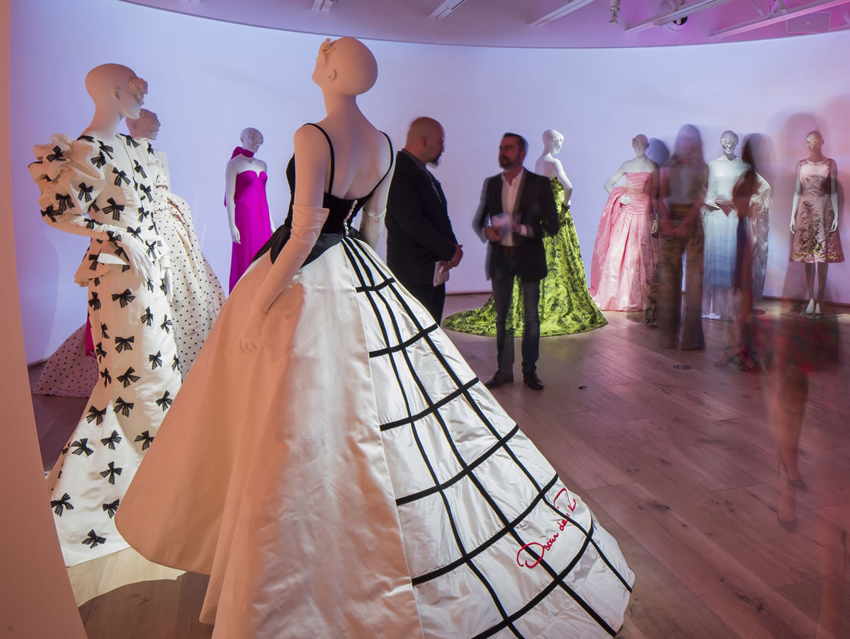 A black-and-white gown with a criss-cross design on the back designed by Oscar de la Renta for Sarah Jessica Parker. The SCAD FASH museum is showing more than 80 of de la Renta&#039;s designs on the Atlanta campus of  the Savannah College of Art and Design.