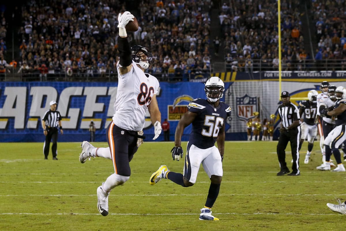 Chicago Bears tight end Zach Miller makes a touchdown catch late in the fourth quarter against the San Diego Chargers, on Monday, Nov. 9, 2015, in San Diego.