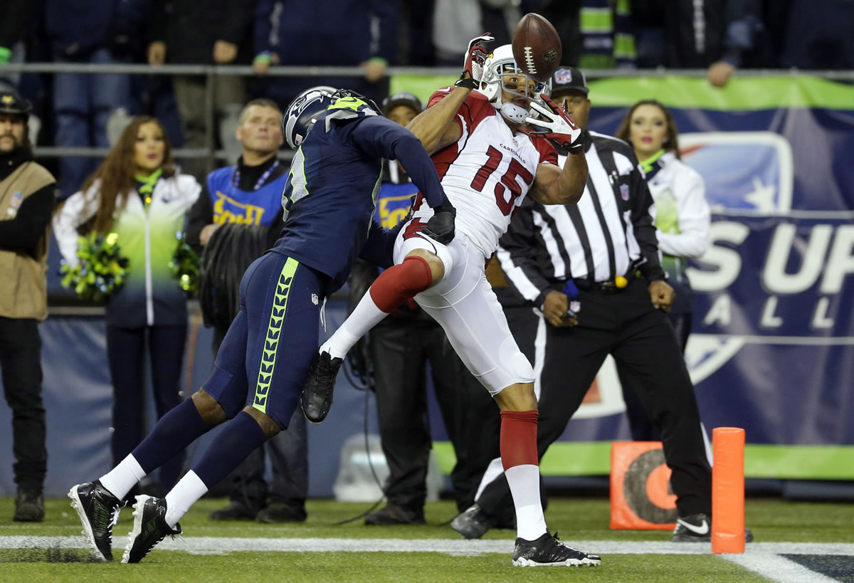 Arizona Cardinals wide receiver Michael Floyd (15) makes a catch for the go-ahead touchdown around the defense of Seattle Seahawks cornerback Byron Maxwell.