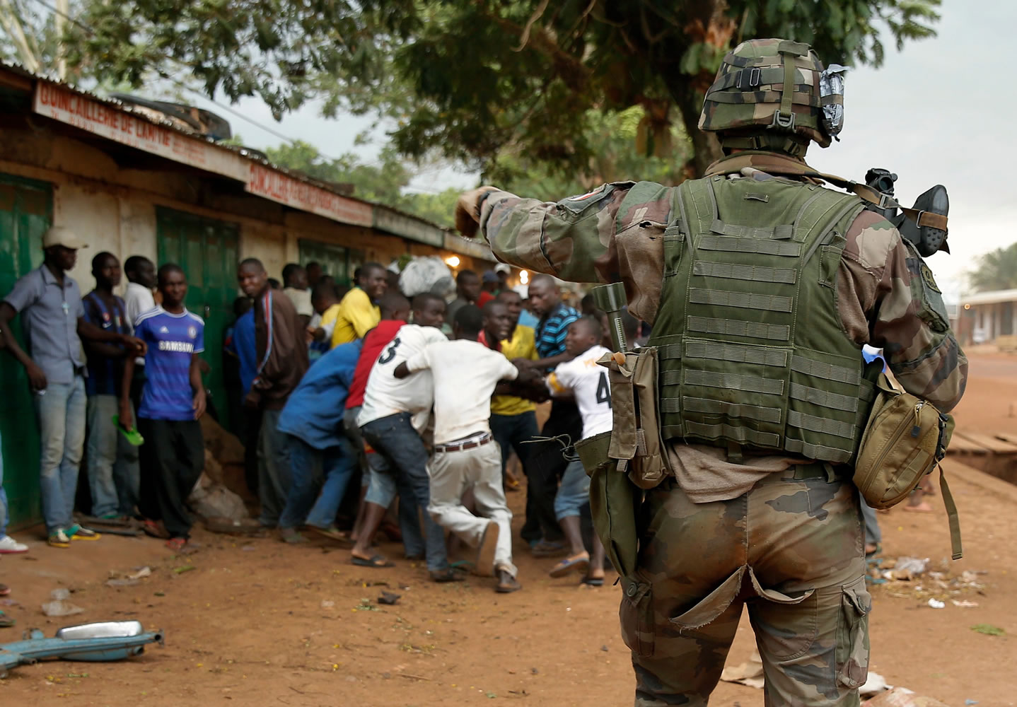 A French soldier screams at mobs of Christians attacking suspected Seleka members  before firing warning shots in  Bangui, Central African Republic, on Monday.