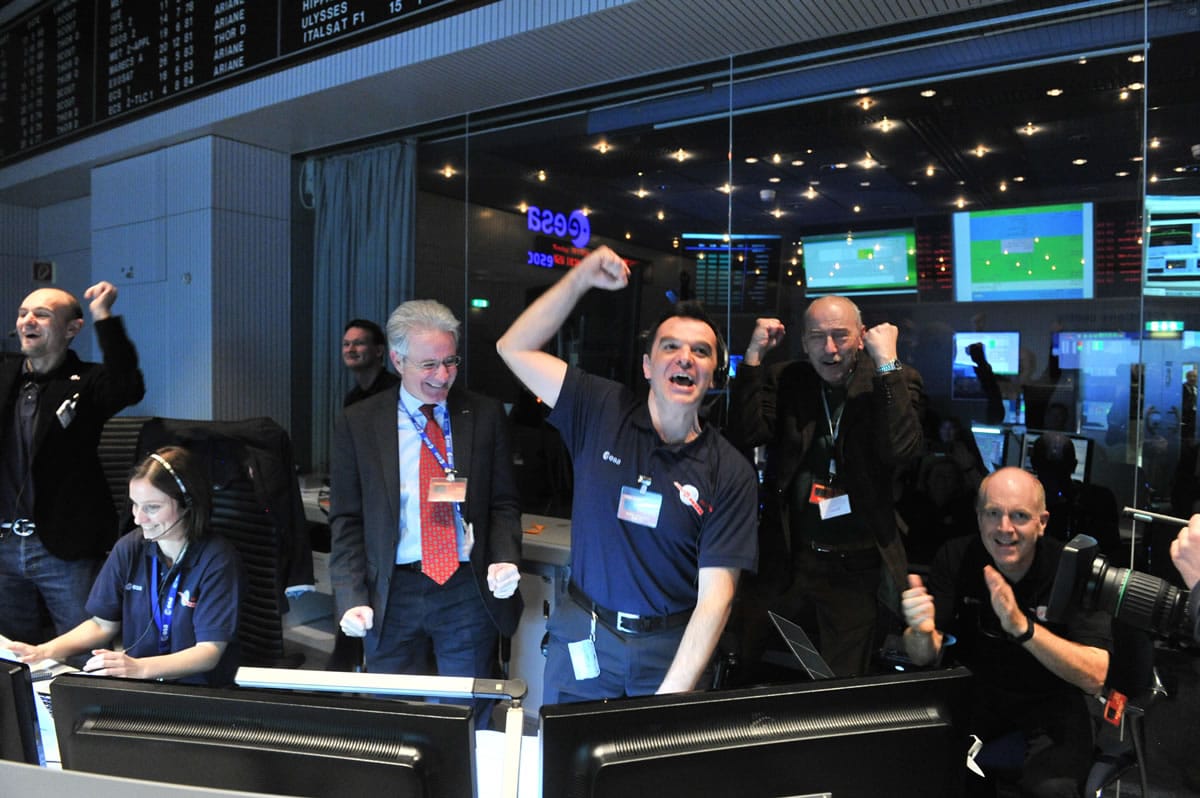 Technicians celebrate Monday after receiving the Rosetta wake-up signal in the control room of ESA in Darmstadt, Germany.