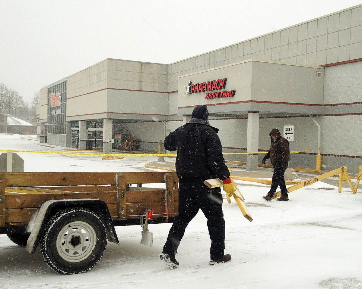 Workers put up barricades at Martin's Super Market n Elkhart, Ind., on Thursday.