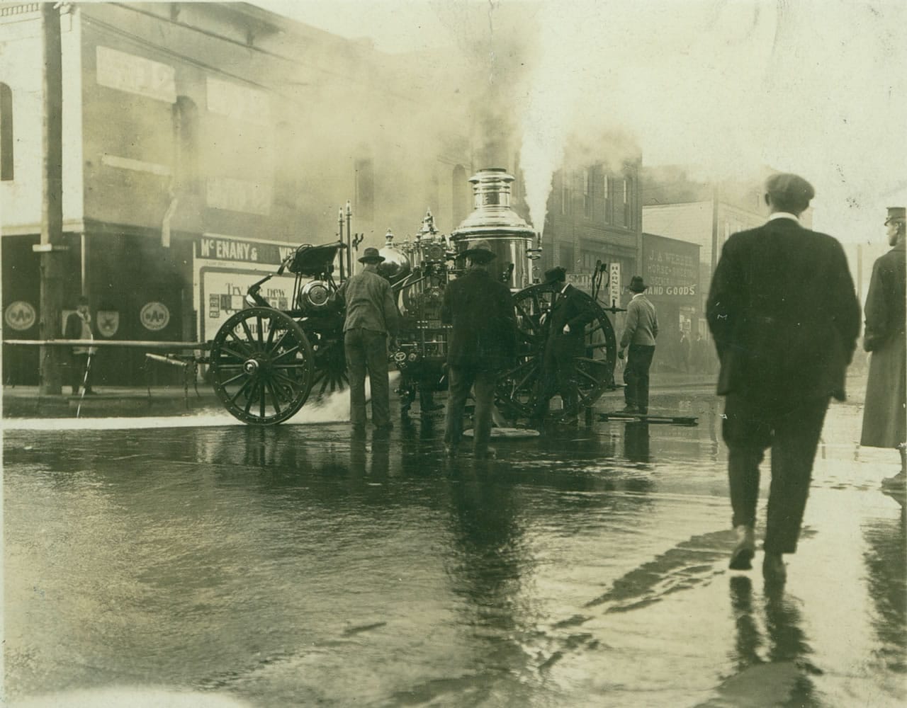A massive fire at an old and untended building burnt down in 1913.