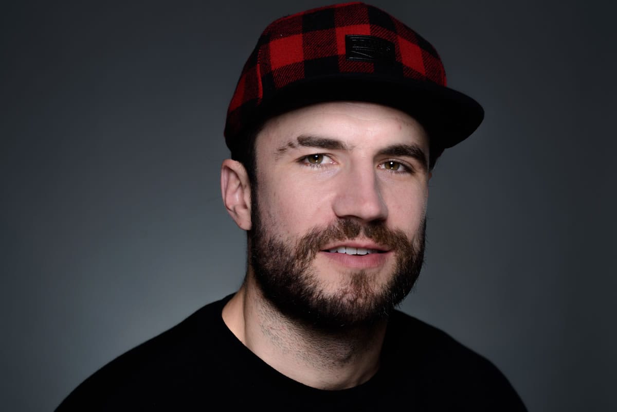 Country singer Sam Hunt digitally released an acoustic version of his free mixtape recently.