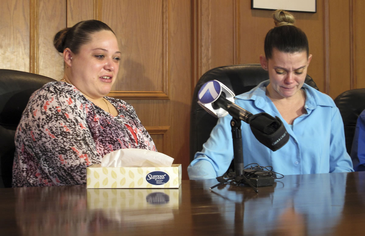 Amber McGuire, left, recounts the execution of her father, Dennis McGuire, as her sister-in-law Missie McGuire cries at a news conference Friday in Dayton, Ohio, where they announced a planned lawsuit against the state over the unusually slow execution.