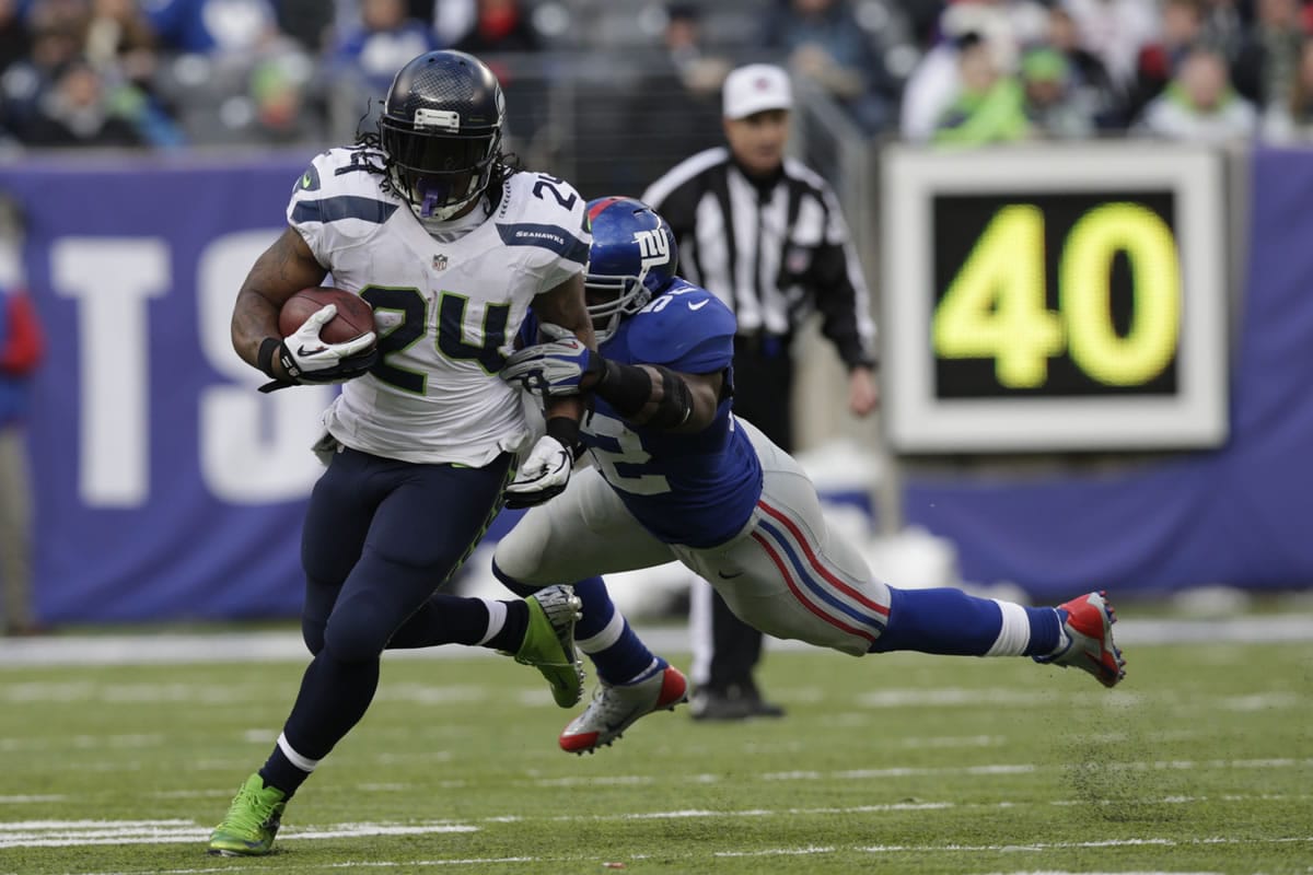 Seattle Seahawks running back Marshawn Lynch (24) avoid the tackle of New York Giants middle linebacker Jon Beason (52) during the first half Sunday.