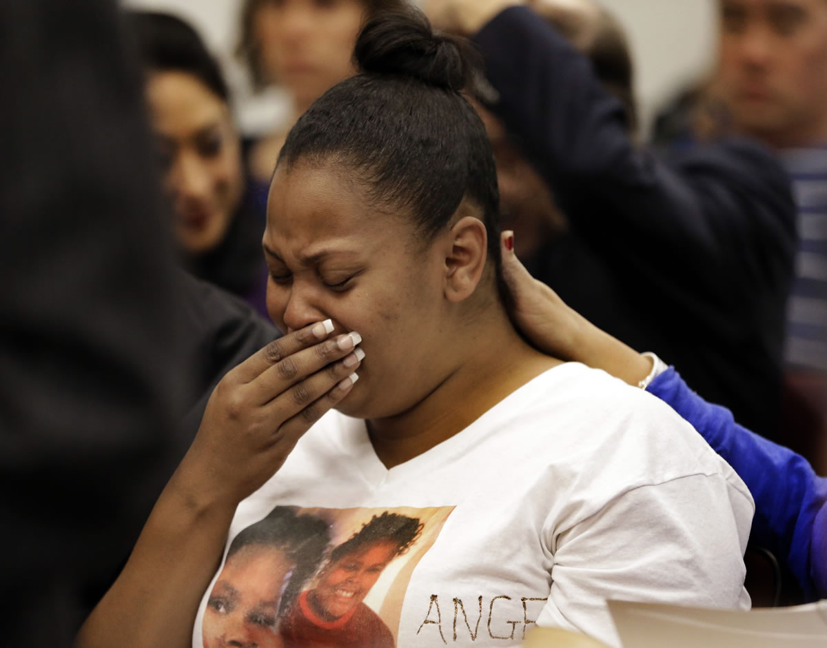 Nailah Winkfield, mother of 13-year-old Jahi McMath, cries before a courtroom hearing regarding Jahi on Dec.