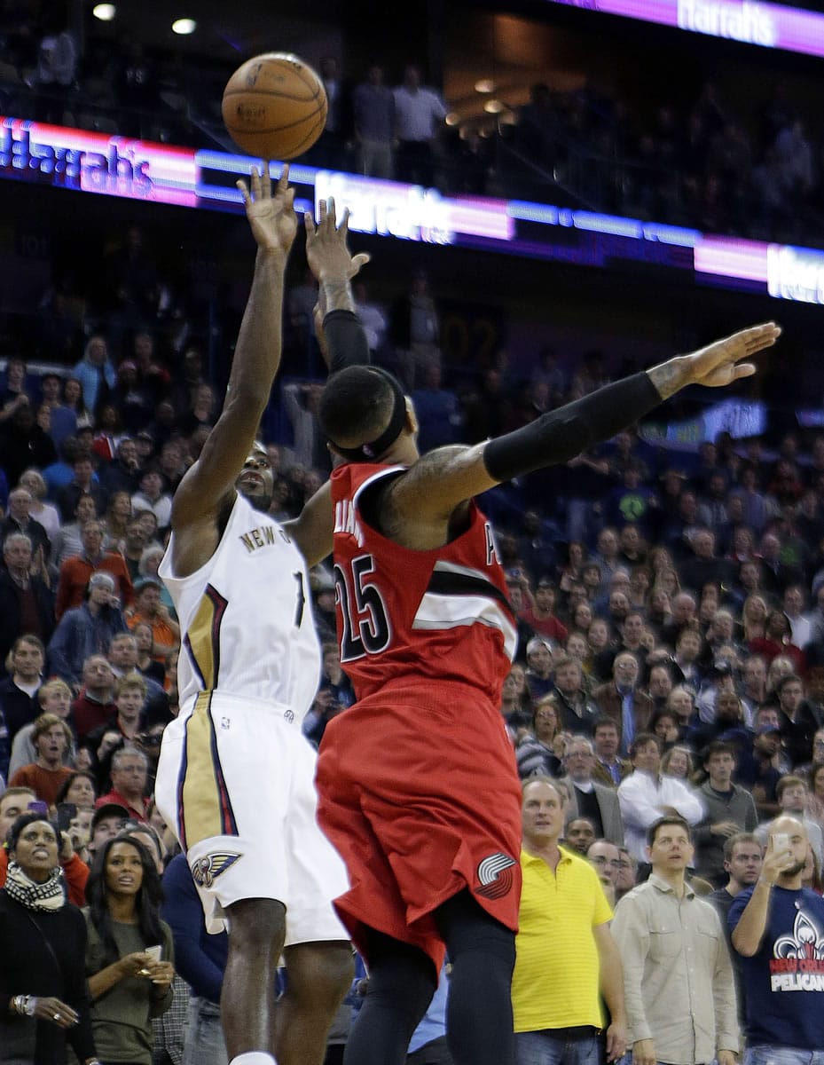 New Orleans' Tyreke Evans (1) shoots the game-winning shot over Portland's Mo Williams (25) in the final seconds of Monday's game.