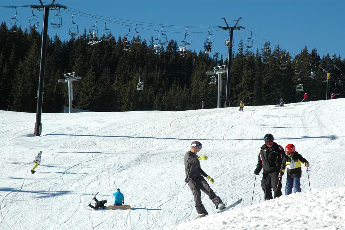 Mount Hood Meadows offered a &quot;preview weekend'' last Saturday and Sunday with a limited number of chairlifts and reduced prices.