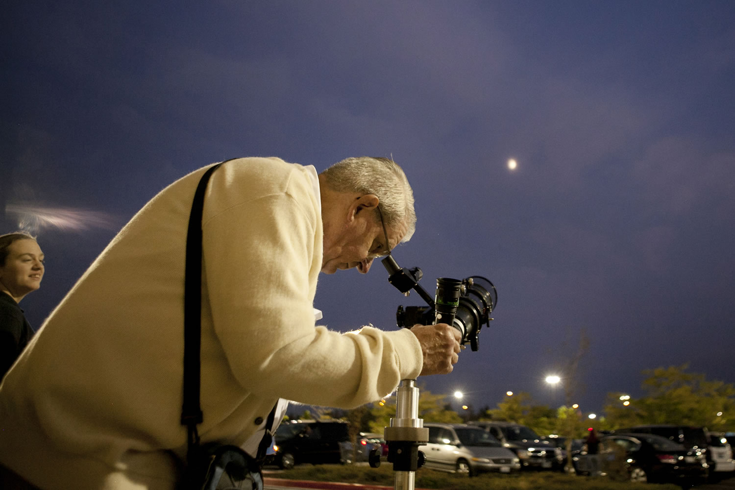 Stan Seeberg hosts an informal moon-viewing party Monday at the Walmart on Northeast 104th Avenue, where he works as a greeter.
