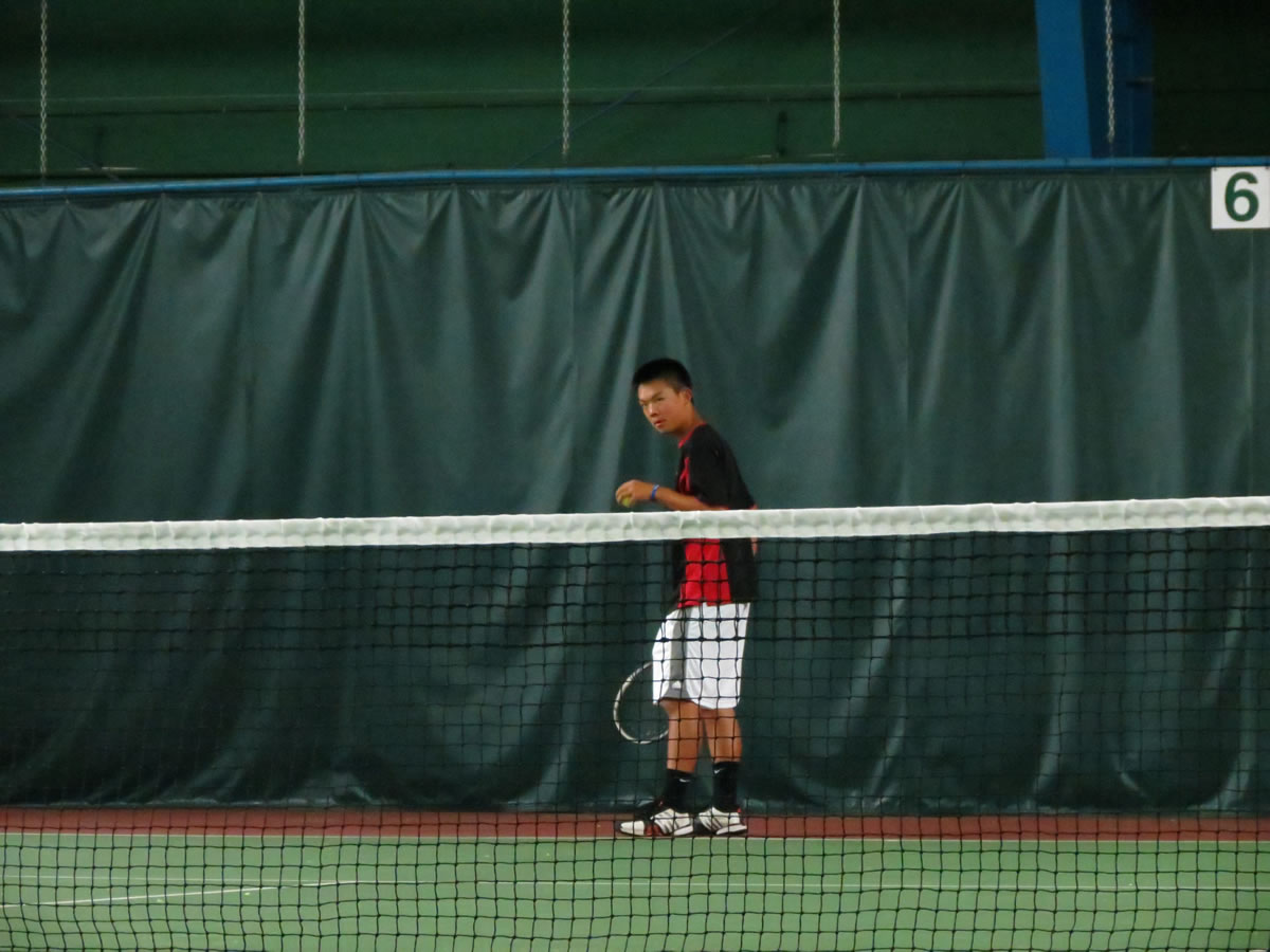 Jonathan Ho captured the district championship for Camas Saturday, at the Vancouver Tennis Center.