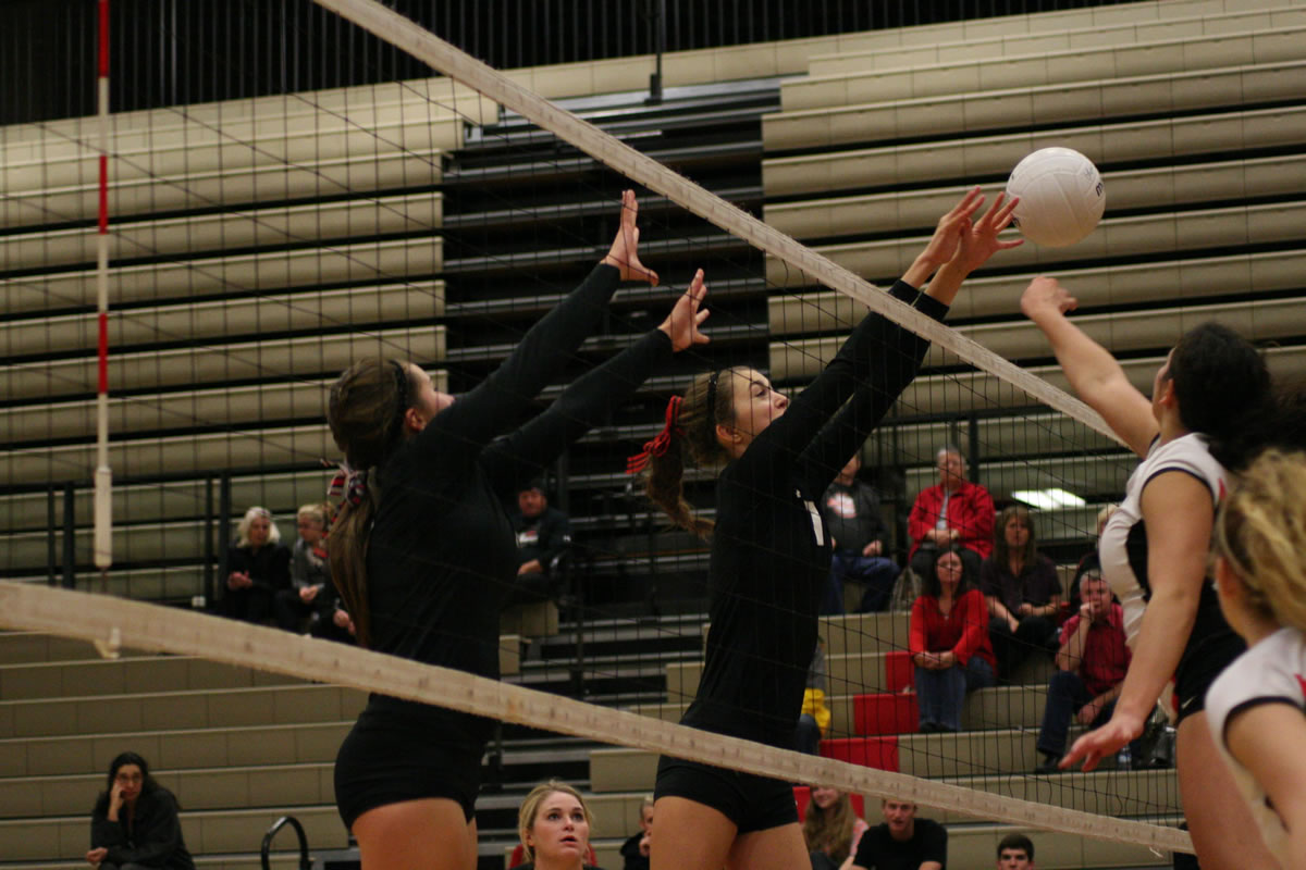 Sophie Jacobson had the perfect touch at the net for the Papermakers Wednesday. Camas beat Union in five sets for the district championship.