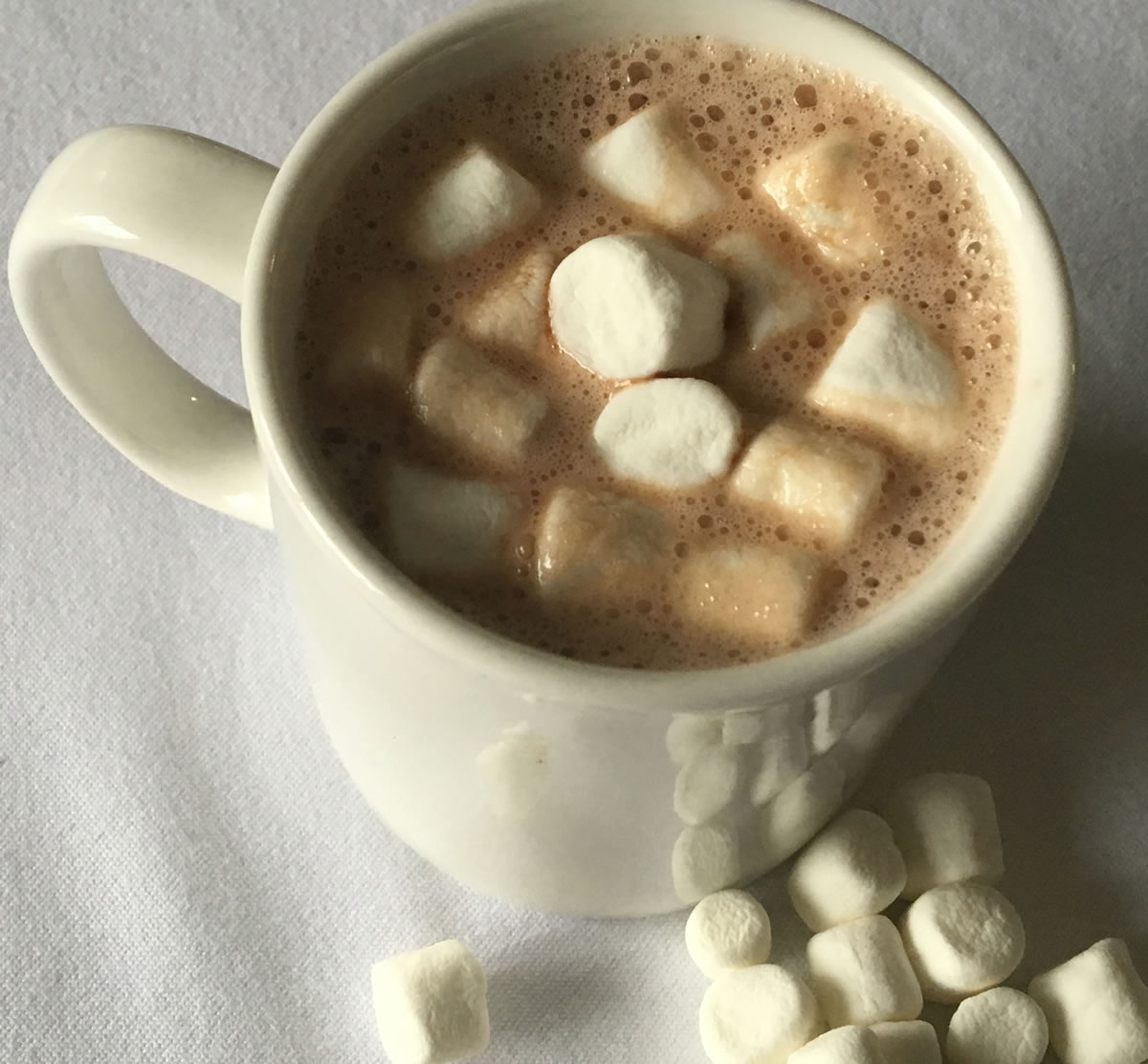 Homemade hot chocolate with marshmallows is easy to make.
