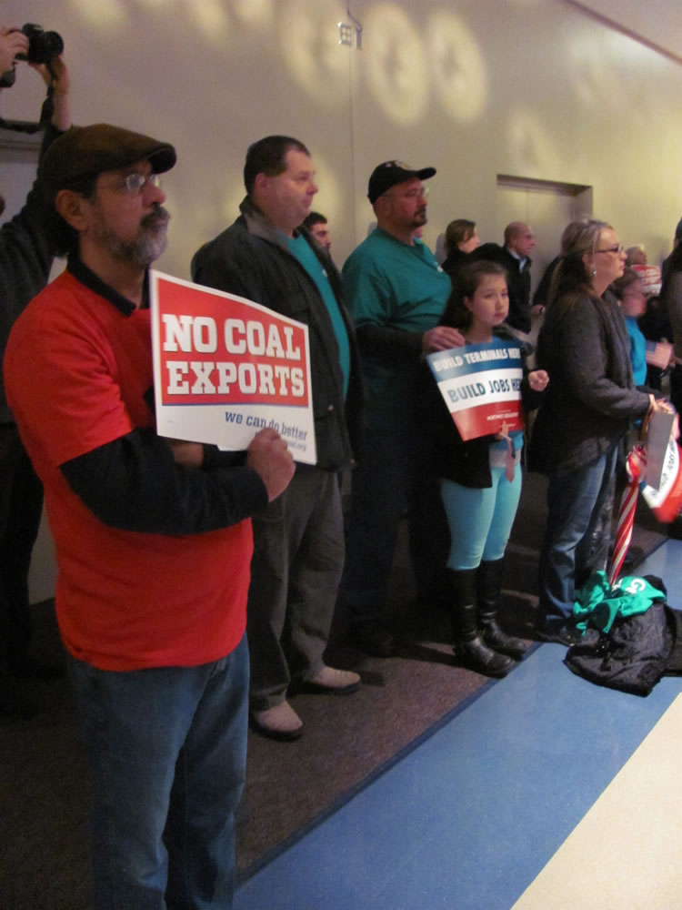 Approximately 850 people on both sides of the coal train issue attended a hearing Wednesday, at Clark College. The Washington Department of Ecology and the U.S.