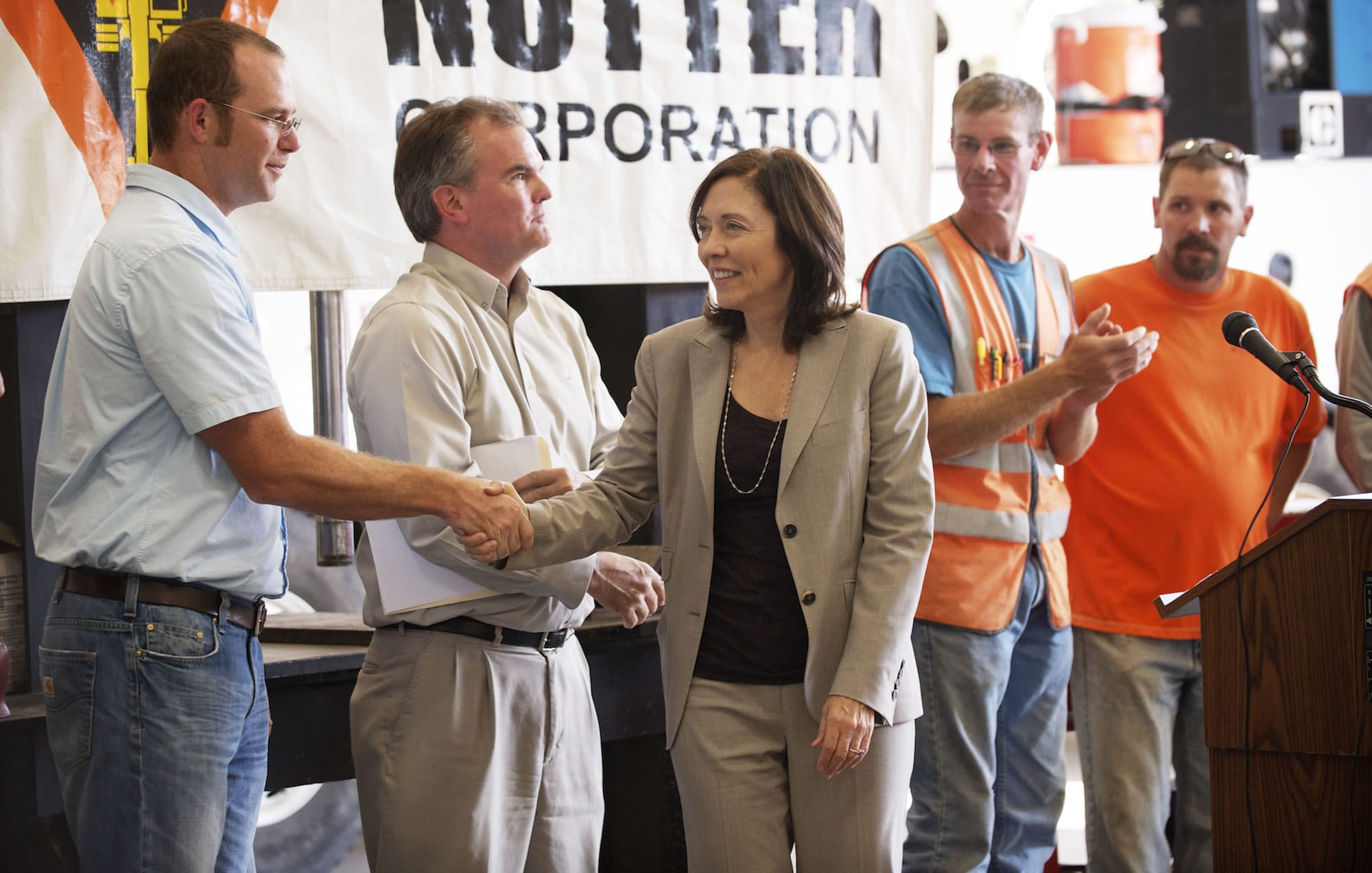 U.S. Sen. Maria Cantwell shakes hands with Navy veteran Ed Hagedorn during a visit to Nutter Corp.