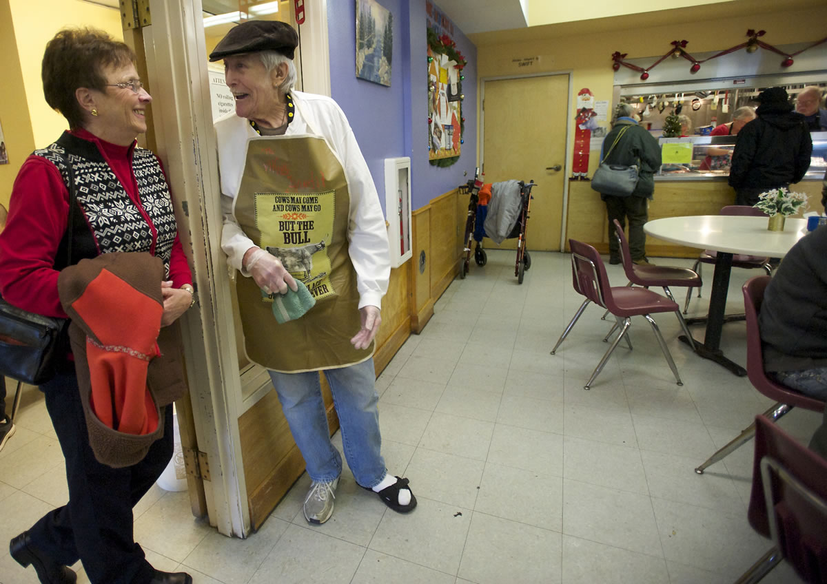Chris Soltisiak, a Share House volunteer for more than 20 years, talks to Gary Anderson in the dining room on Friday.