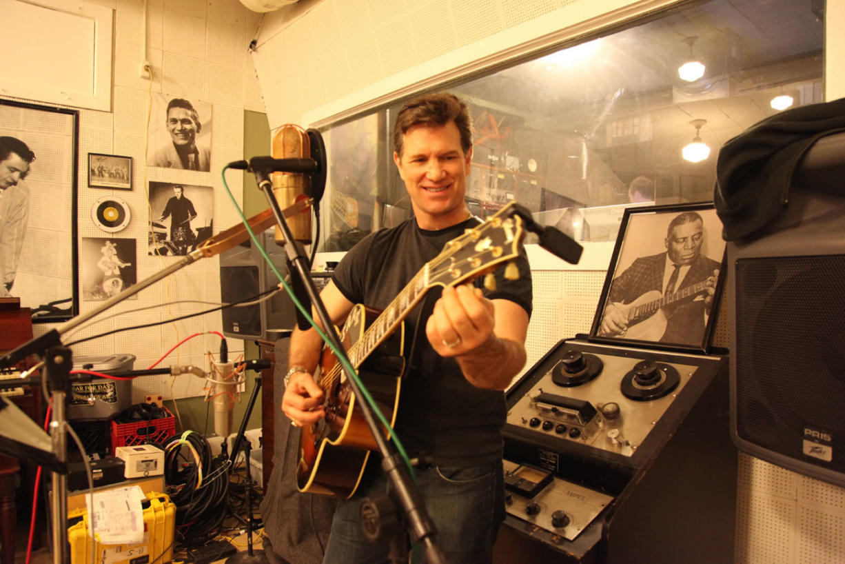 Chris Isaak will perform at 7 p.m.