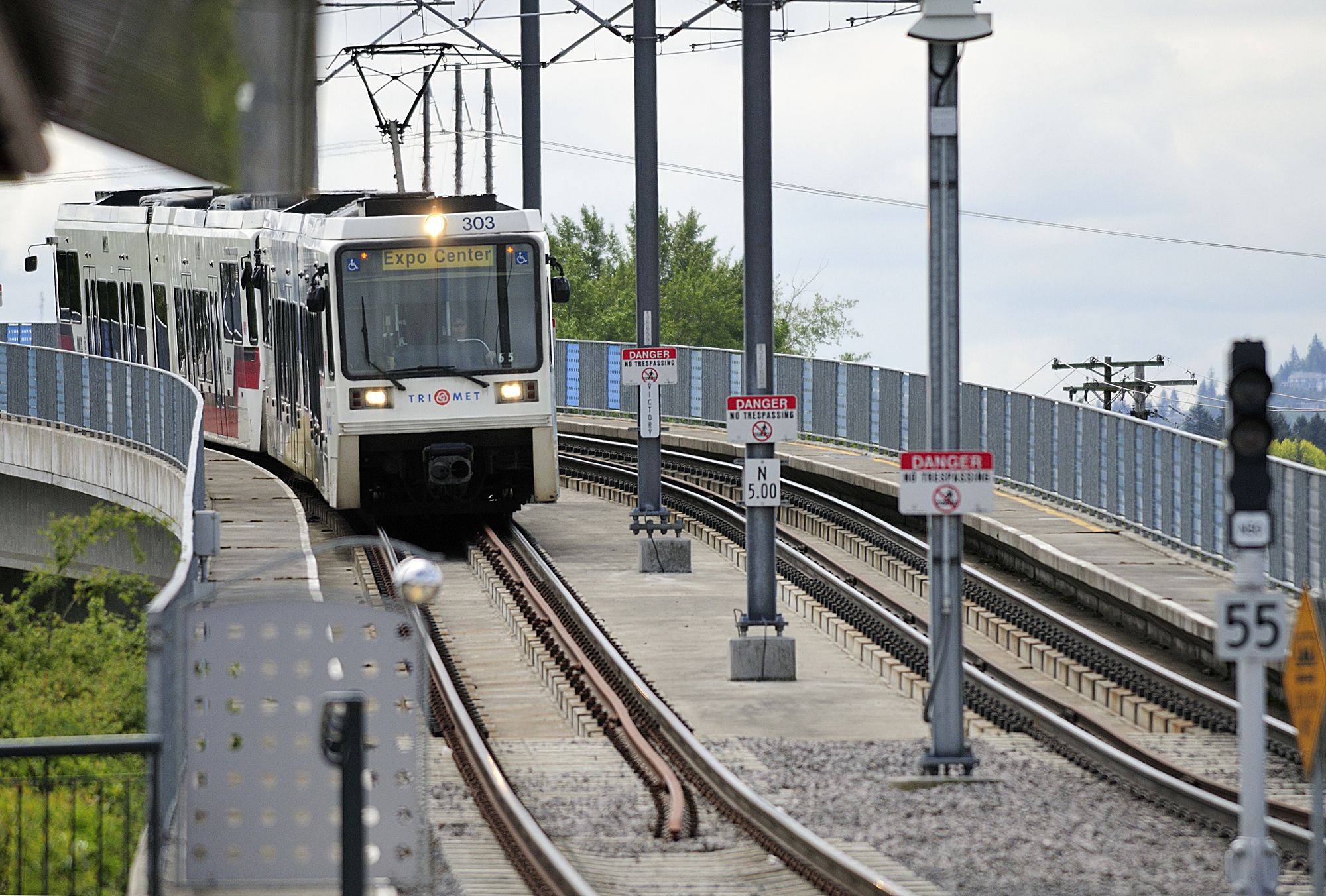 A light rail train makes its way to the Delta Park/Vanport transit station.