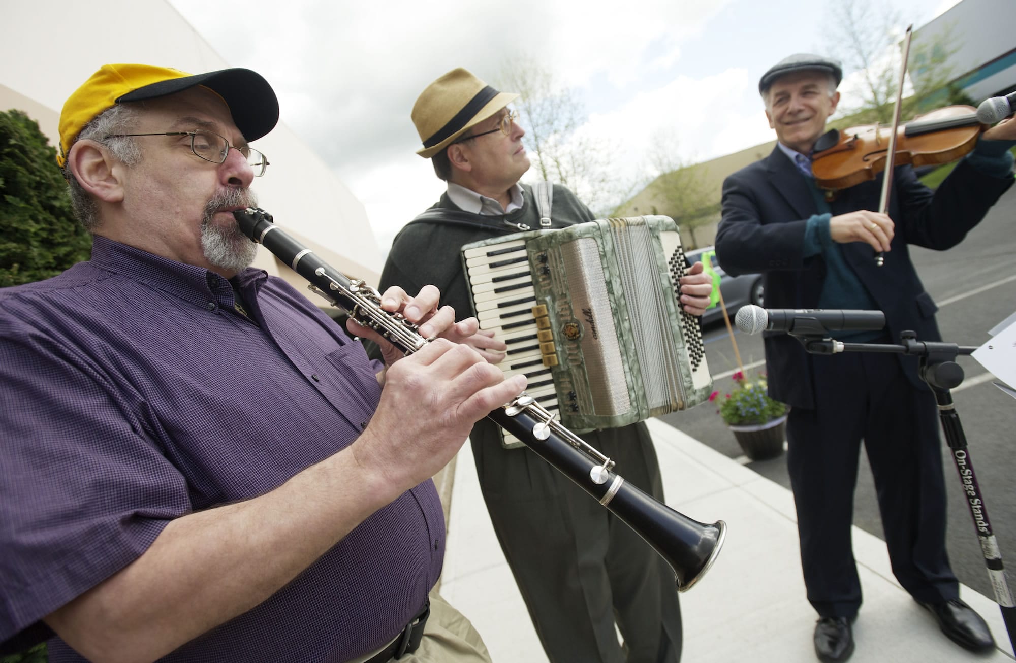 Jack &quot;Yankl&quot; Falk, from left, Professor Mobesser and Andrew Ehrlich, the Hora Tzigane klezmer band, entertain before Sunday's dedication at Chabad Jewish Center.