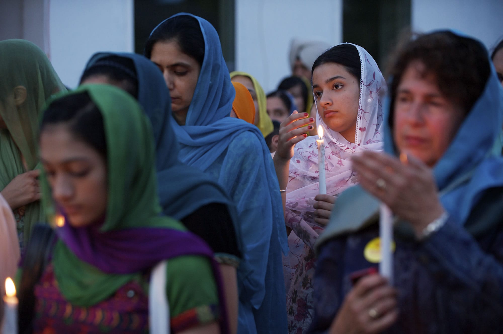 The Guru Ramdass Gurdwara Sikh temple in Vancouver hosted a candlelight vigil on Thursday in memory of the victims of a gunman who walked into a Sikh temple in Wisconsin and opened fire.