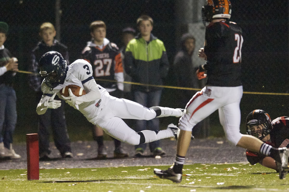 Skyview's Daniel Thompson dives into the end zone for a touchdown against Battle Ground, Friday.