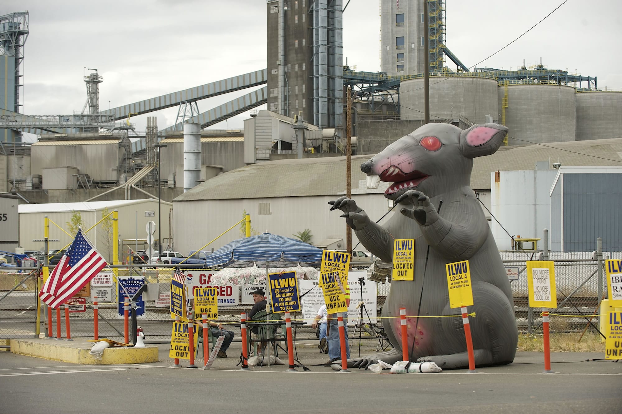 An inflatable rat joins the picket line with locked-out ILWU workers at the United Grain Corp.
