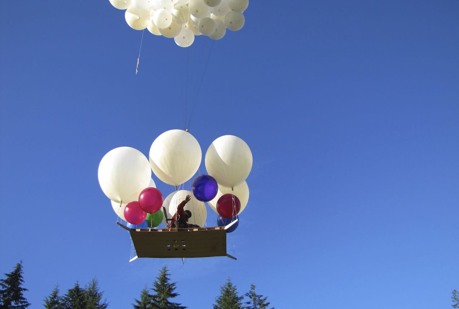 Update Lawnchair Balloonist Touches Down East Of Sunset Falls The Columbian