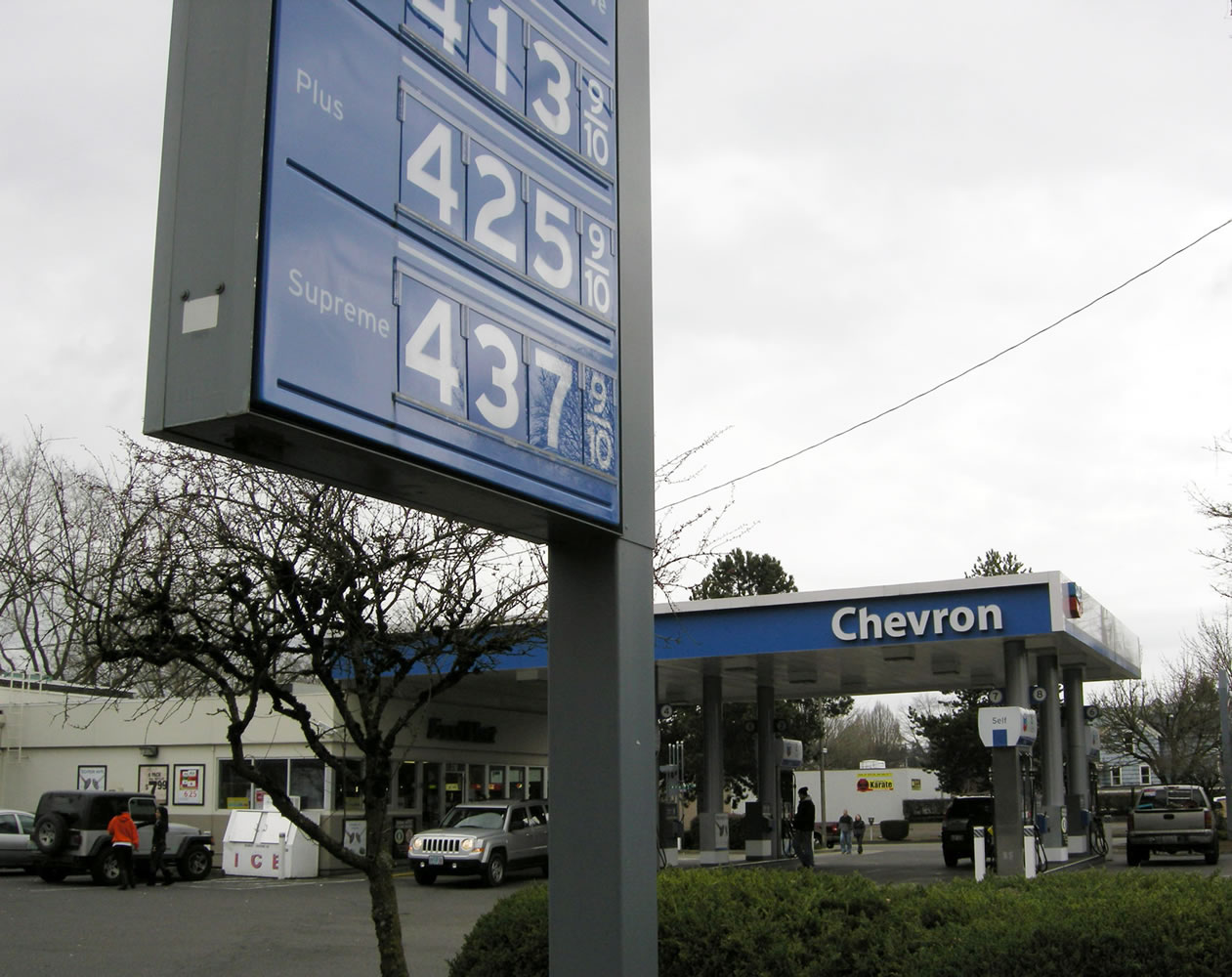 After remaining stubbornly high, the average price of gasoline in Vancouver dropped by 17 cents in the past week to $4.10, AAA Oregon/Idaho reported.