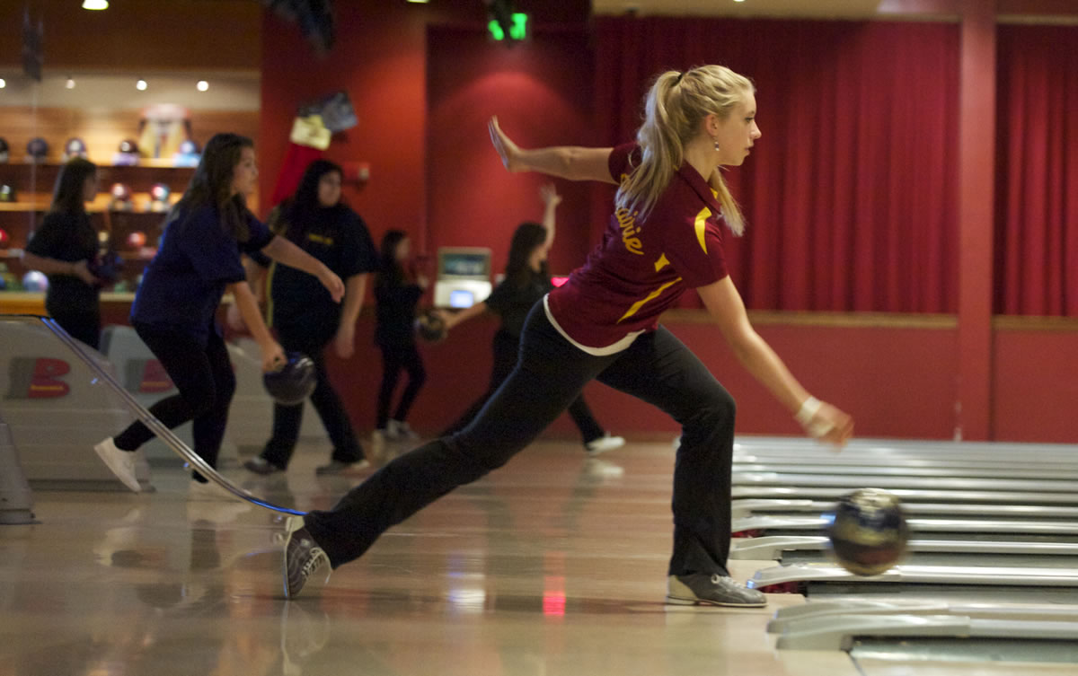 Prairie's Stephanie Russell, 15, bowls against Heritage at Big Al's.