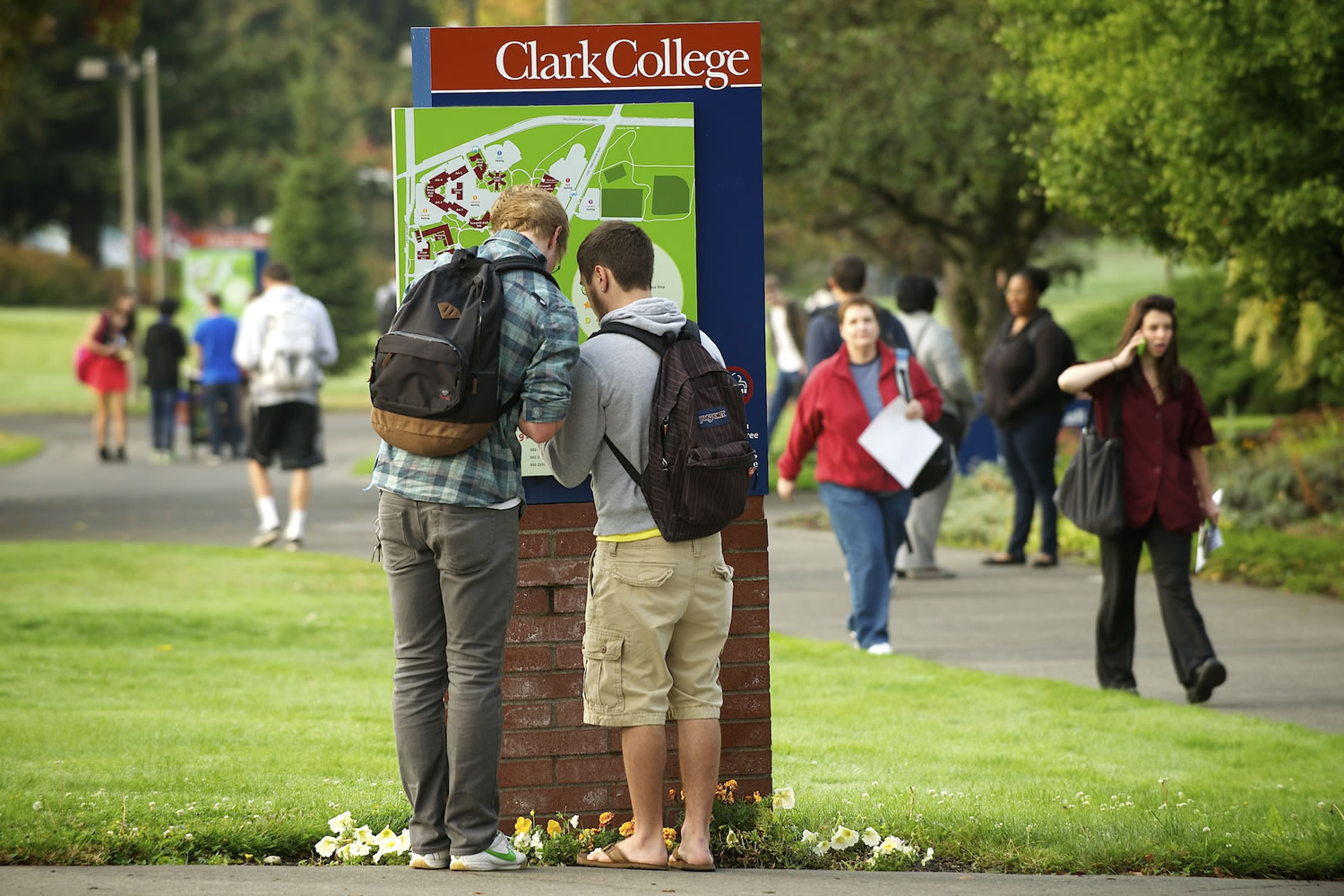 Brody Vogue, left, and Sam Farra, both of Vancouver, look over a campus map on their way to journalism class on the first day of classes at Clark College in September 2012.