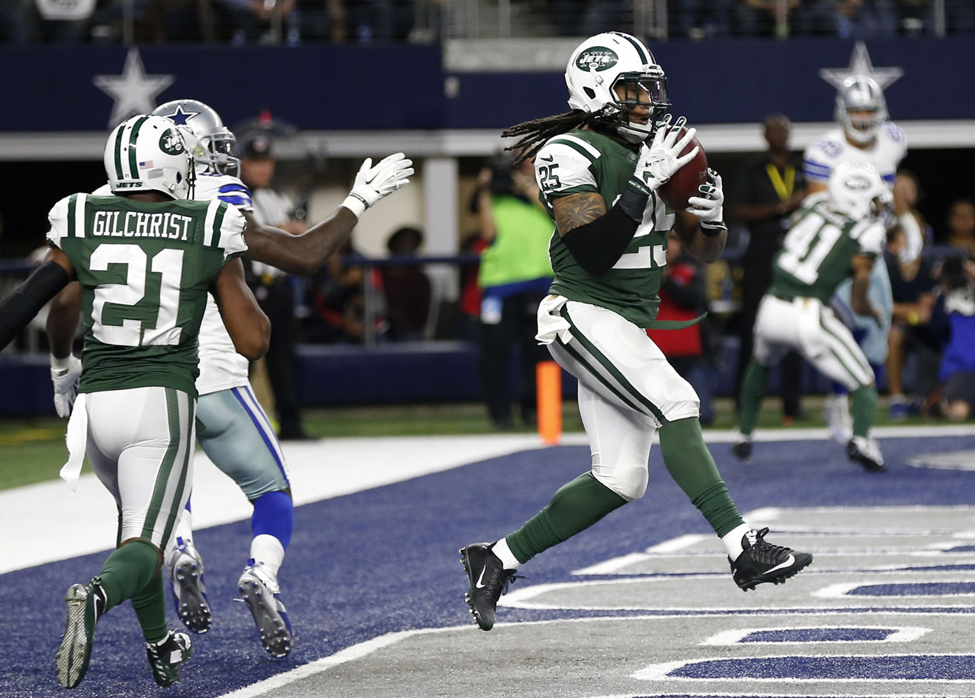 New York Jets free safety Marcus Gilchrist (21) watches as strong safety Calvin Pryor (25) intercepts a pass intended for Dallas&#039; Dez Bryant, left rear, in the second half Saturday.