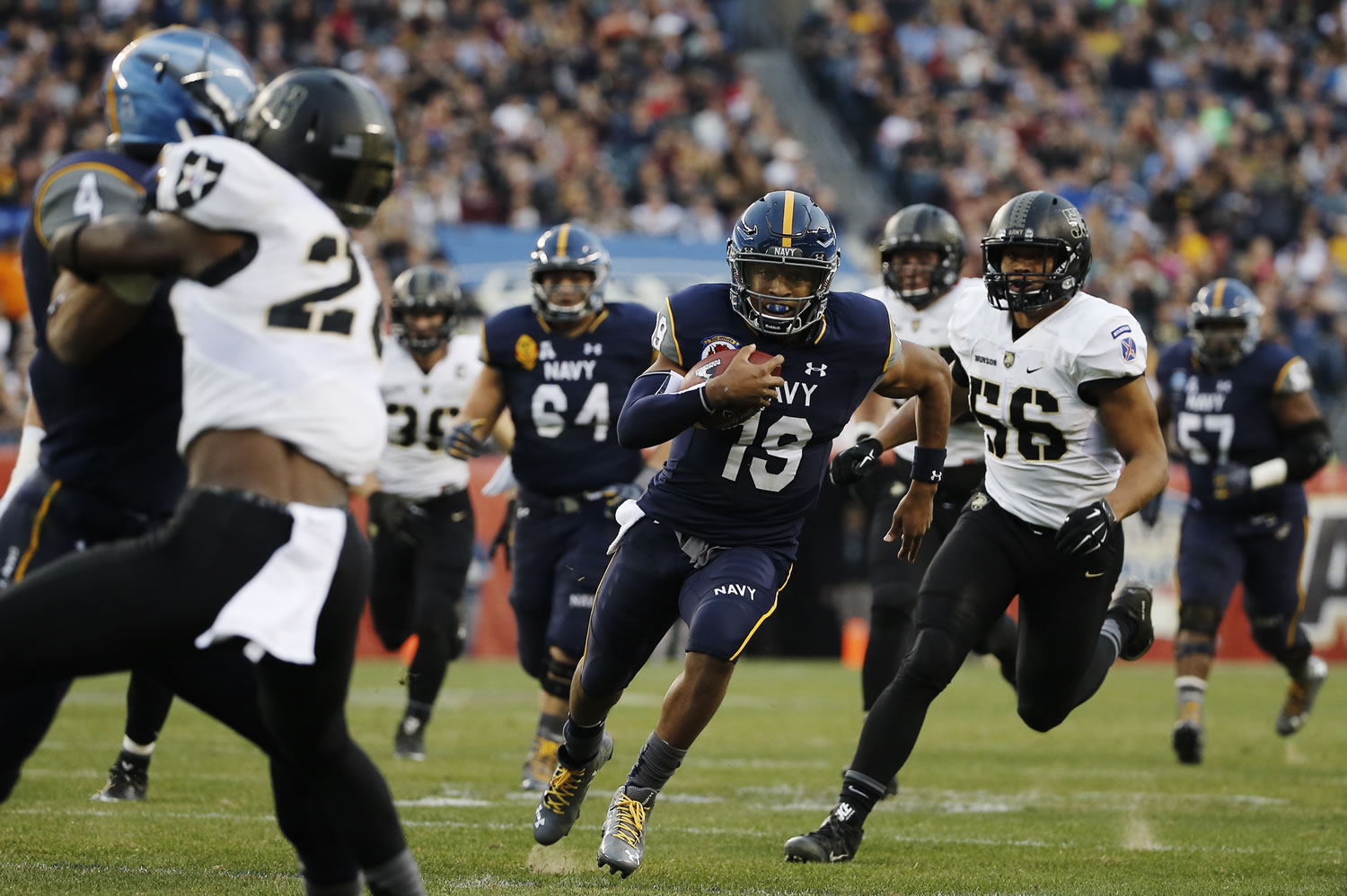 Navy quarterback Keenan Reynolds (19) rushes during an NCAA college football game against Army Saturday, Dec. 12, 2015, in Philadelphia.