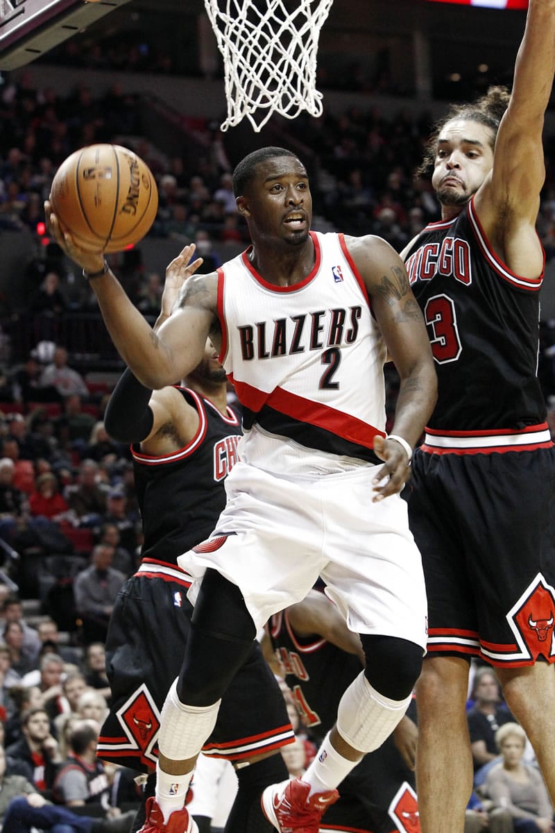 Portland's Wesley Matthews (2) looks to pass against Chicago defender Joakim Noah during the second half Sunday.
