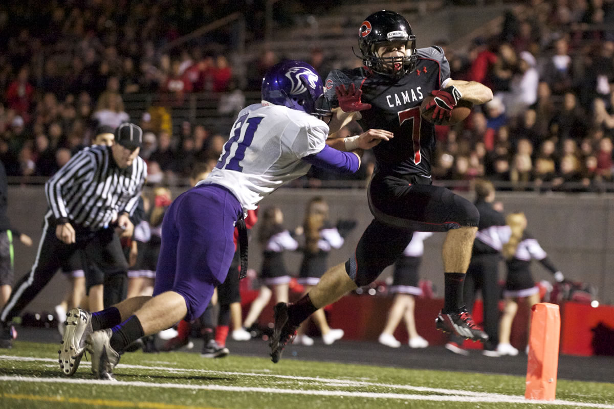 Camas running back Nate Beasley scores in the first half against Heritage at Doc Harris Stadium, Friday, October 25, 2013.