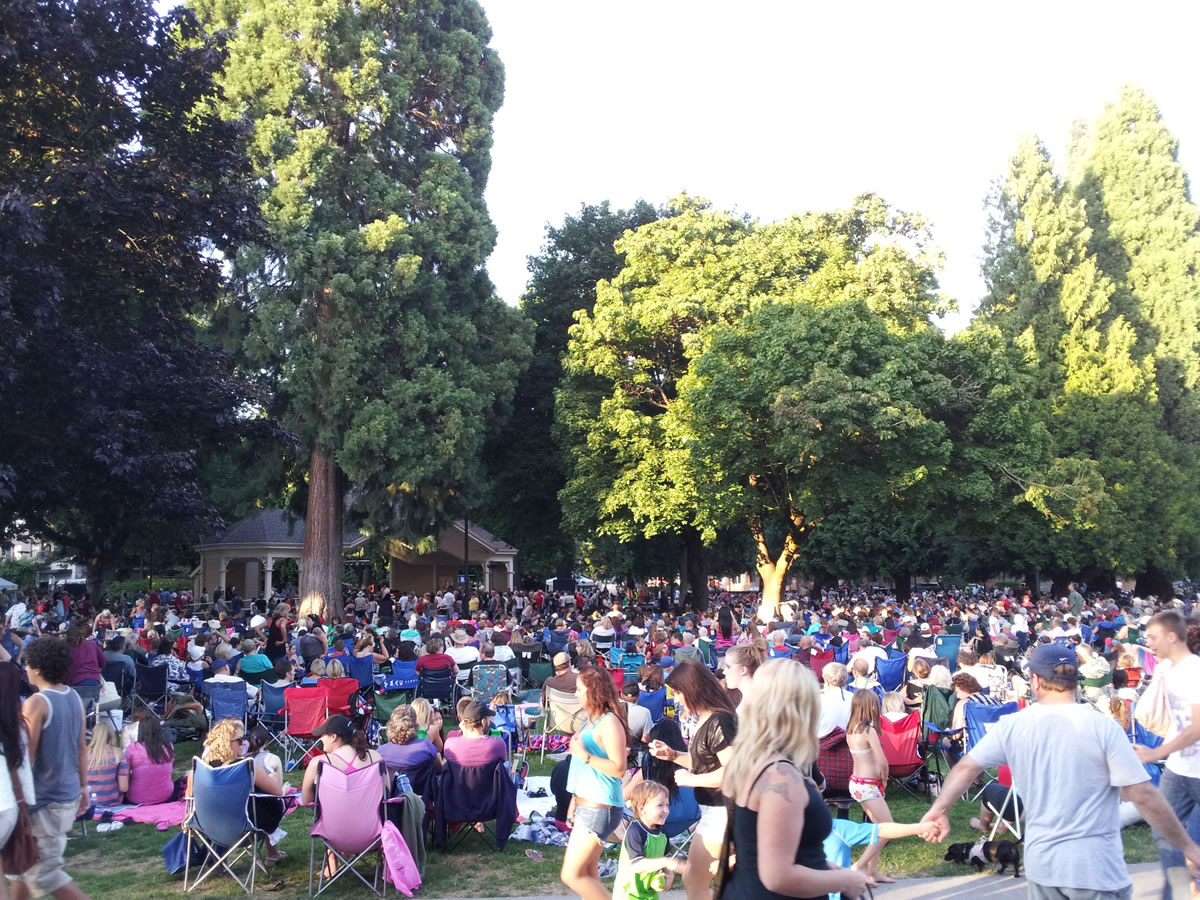 One of the largest crowds in memory, estimated at 8,000, turned out for Thursday's Six-to-Sunset concert at Esther Short Park.